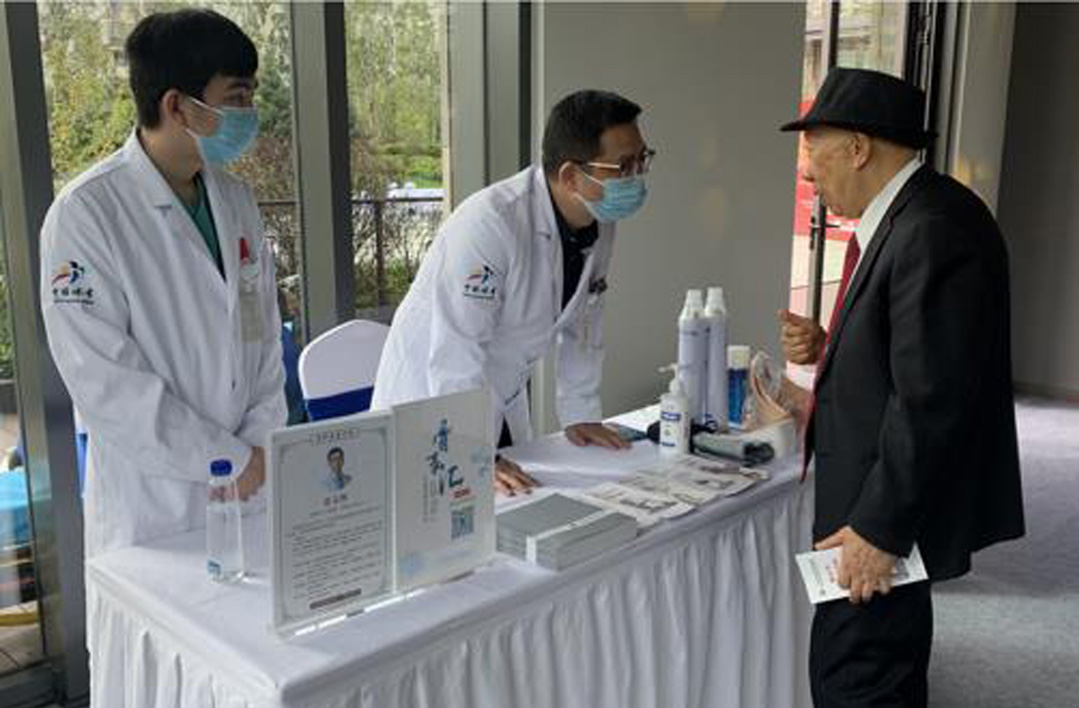 德爾康尼醫療助力“銀發(fā)達人”頒獎典禮，積極推動老齡産業健康發(fā)展